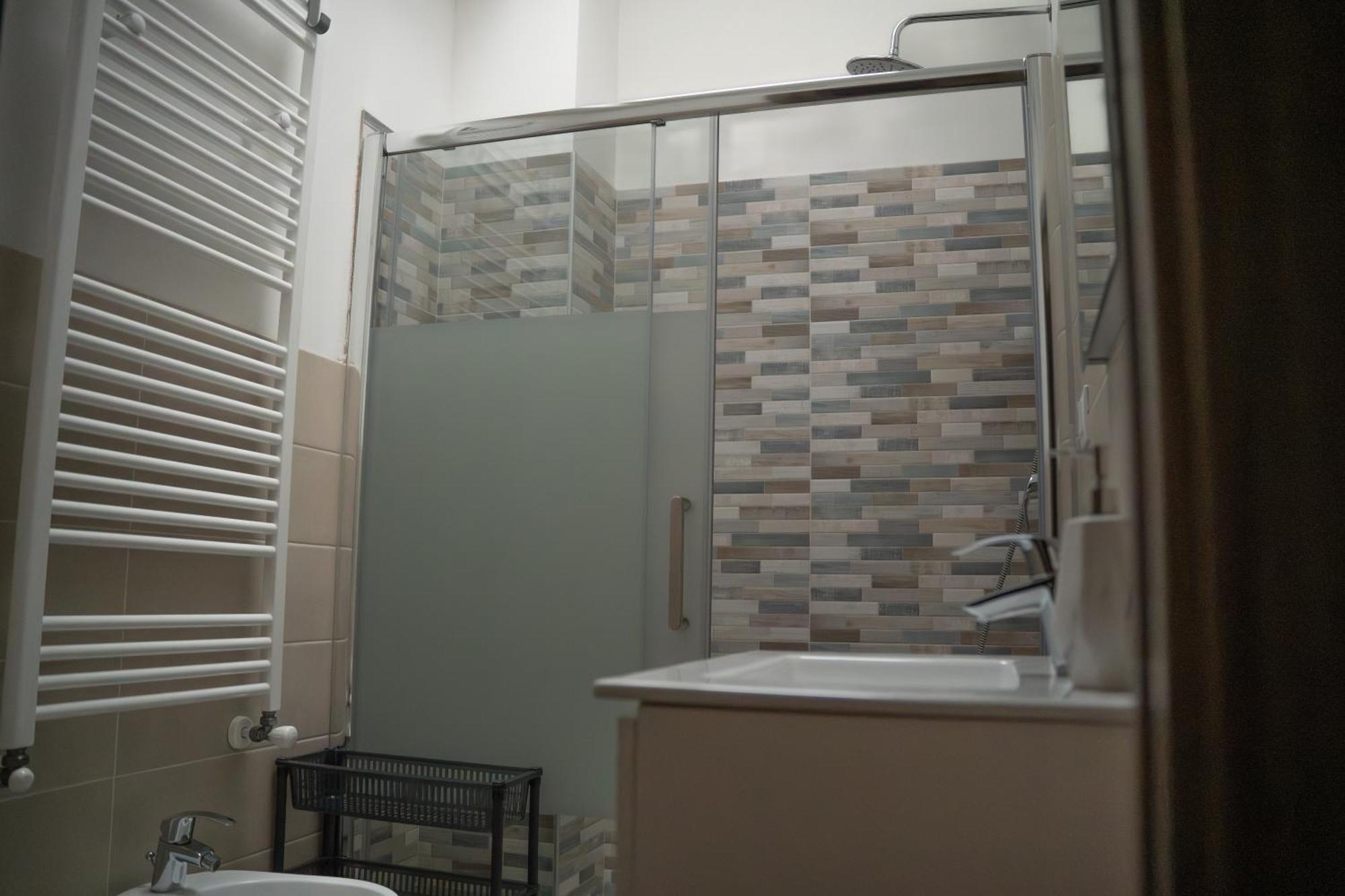 Lugaro Guest House Торино Екстериор снимка