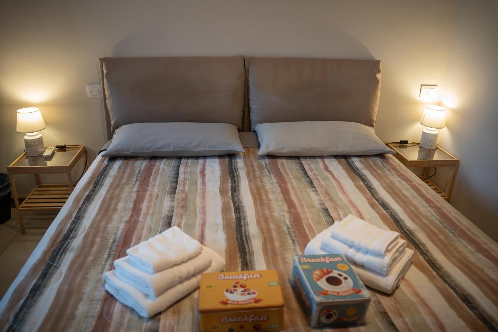 Lugaro Guest House Торино Екстериор снимка