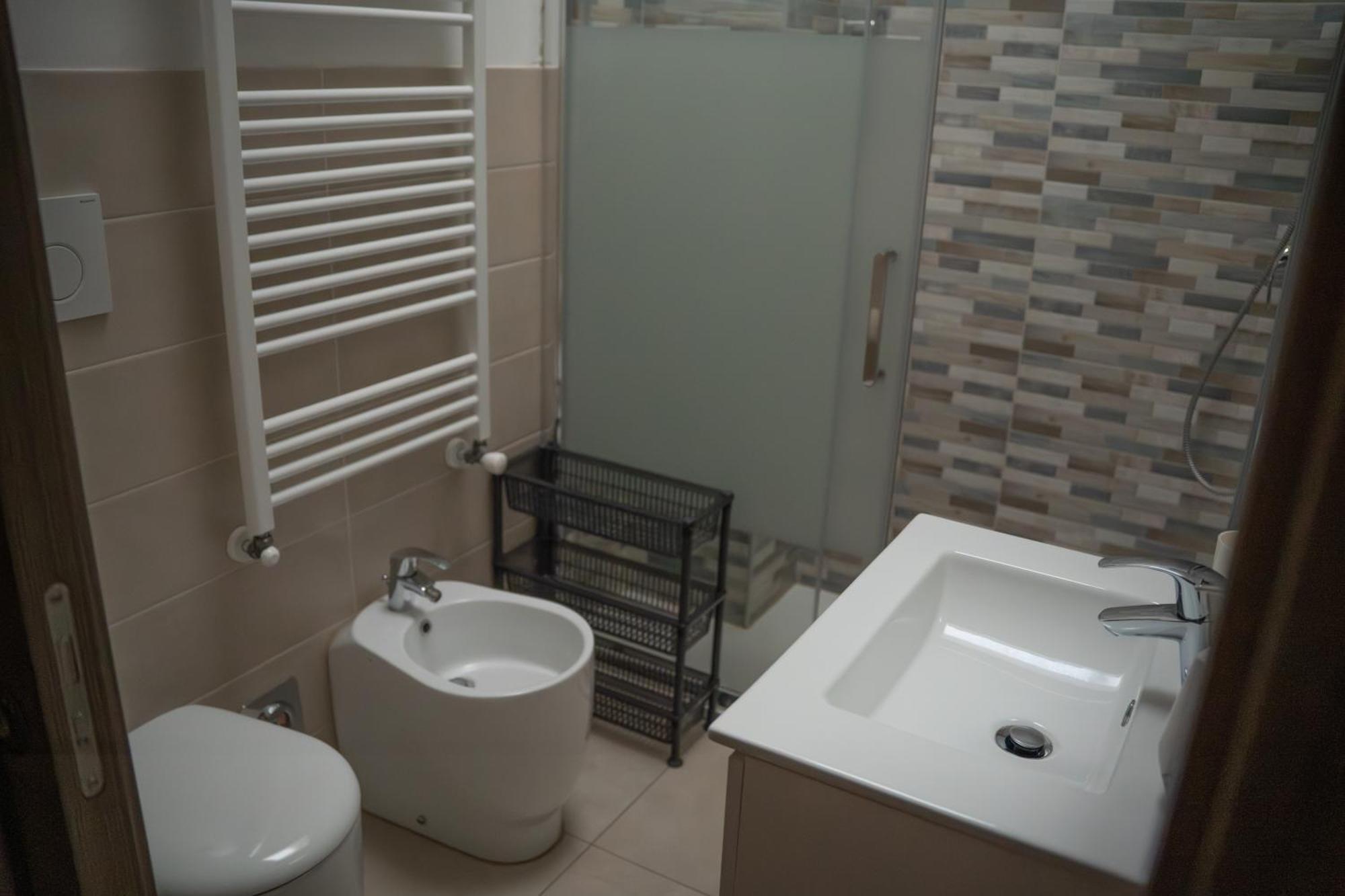 Lugaro Guest House Торино Екстериор снимка